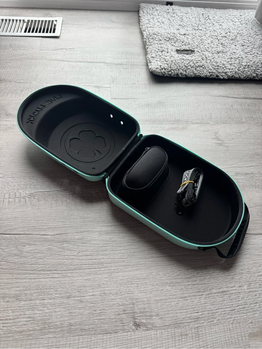 Live Lucky Brand Hat Carrying Case (Teal)